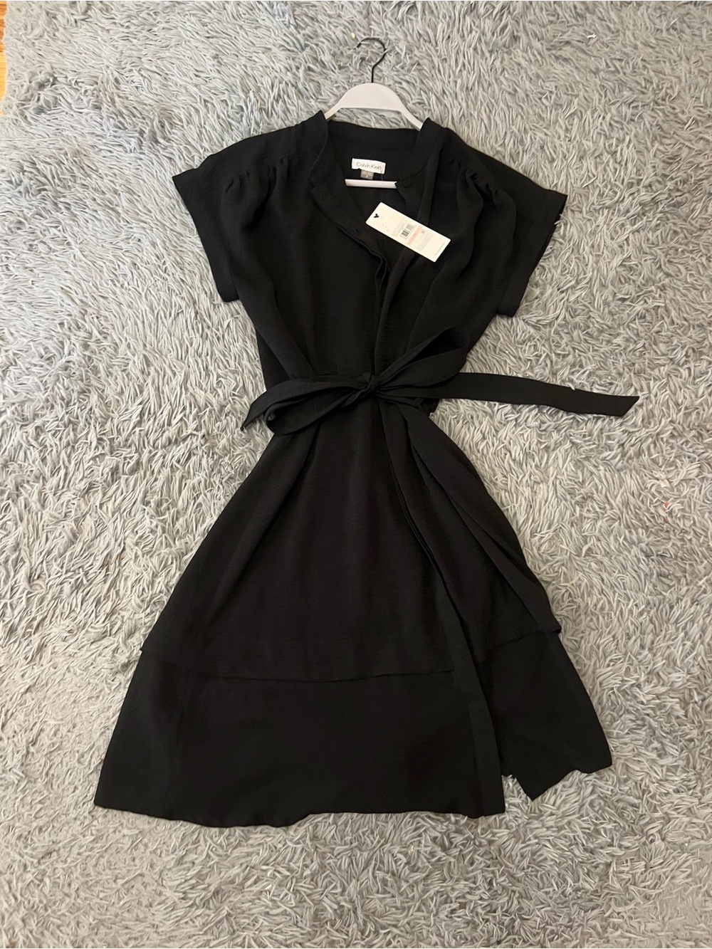 NWT flattering Calvin Klein Black Wrap Midi Dress with Tie Waist crepe material